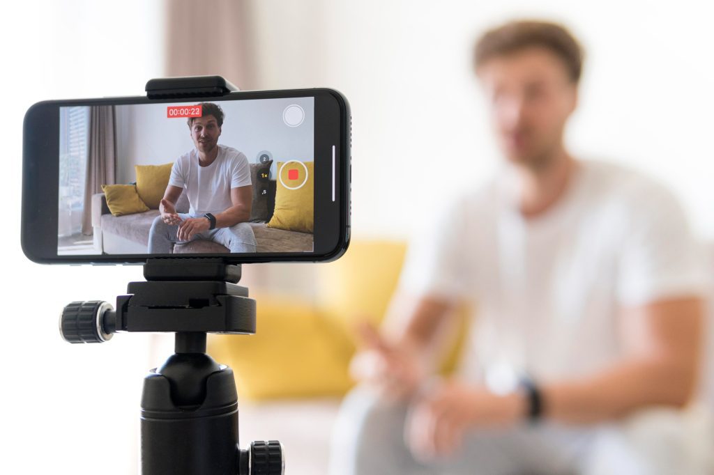 Vlogger 1024x682 Vlogger